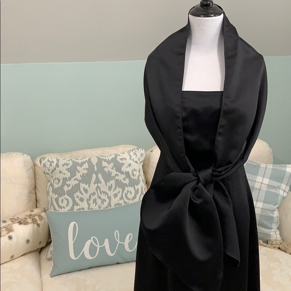 NWT Gorgeous Chic Black Gown with matching wrap - Picture 2 of 7